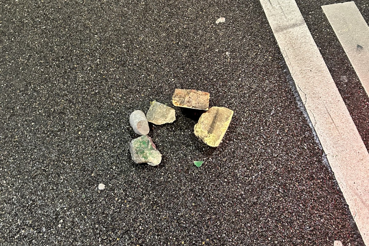 Die Stadtpolizei Zürich wurde von Demonstranten angegriffen.