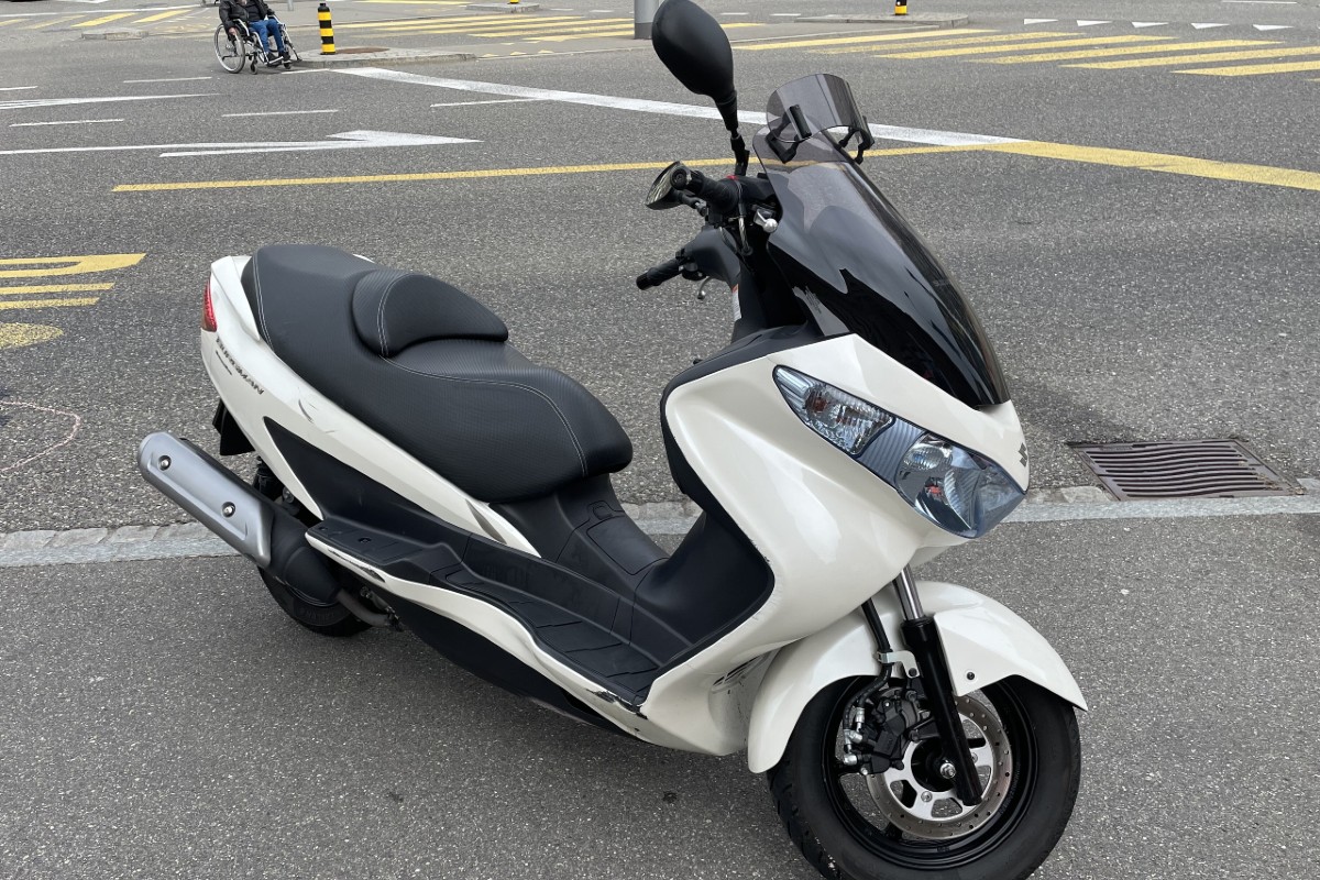 Mororradfahrer stürzt in der Stadt St. Gallen und verletzt sich