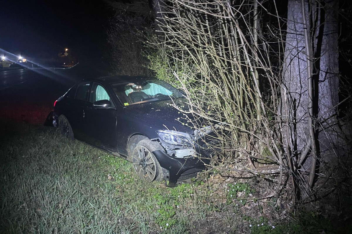 Meisterschwanden AG - Junge Frau ohne Führerschein betrunken Unfall gebaut