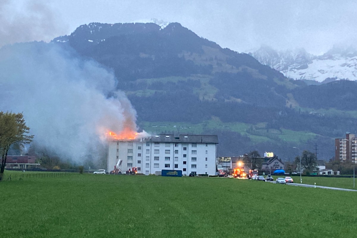 Feuerwehreinsatz in Ziegelbrücke GL - Brand in Mehrfamilienhaus