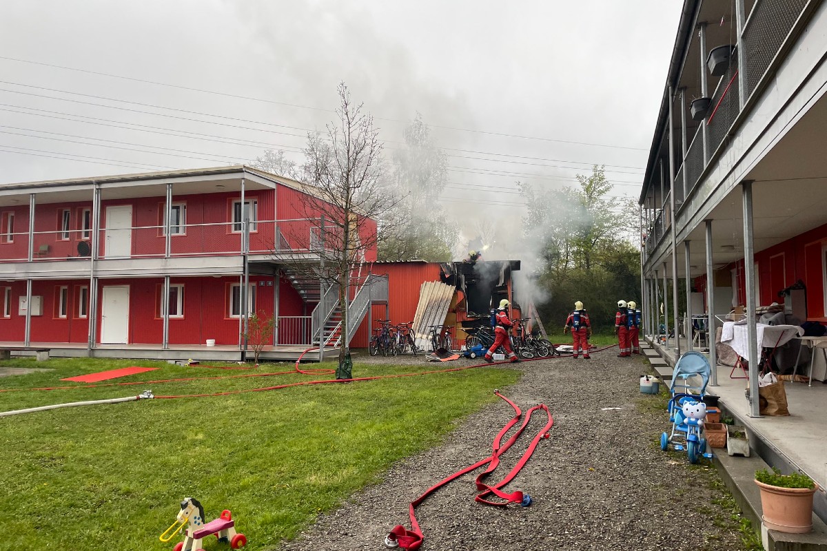 Stadt Zürich - Brand in einer Asylunterkunft im Kreis 12