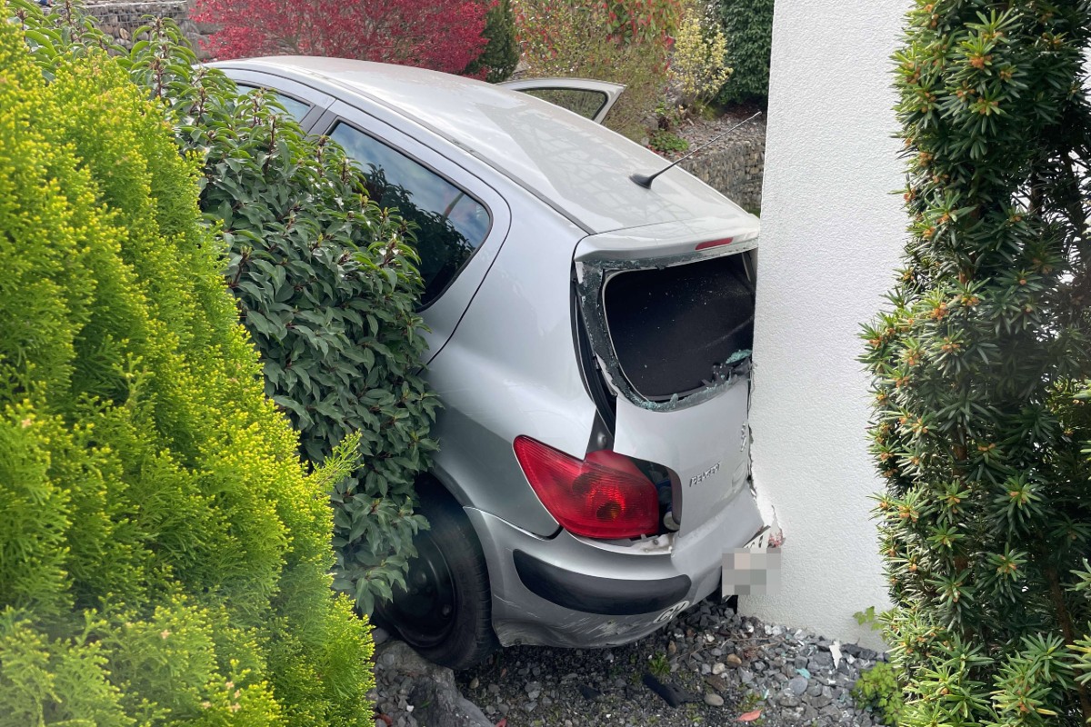 Oberlunkhofen AG - Beim ausparken Geländer durchbrochen