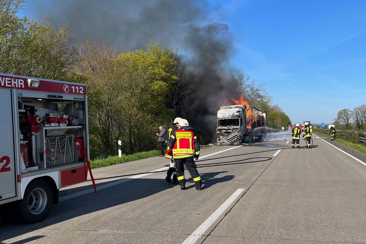 Goch - Massive Rauchentwicklung durch LKW-Brand
