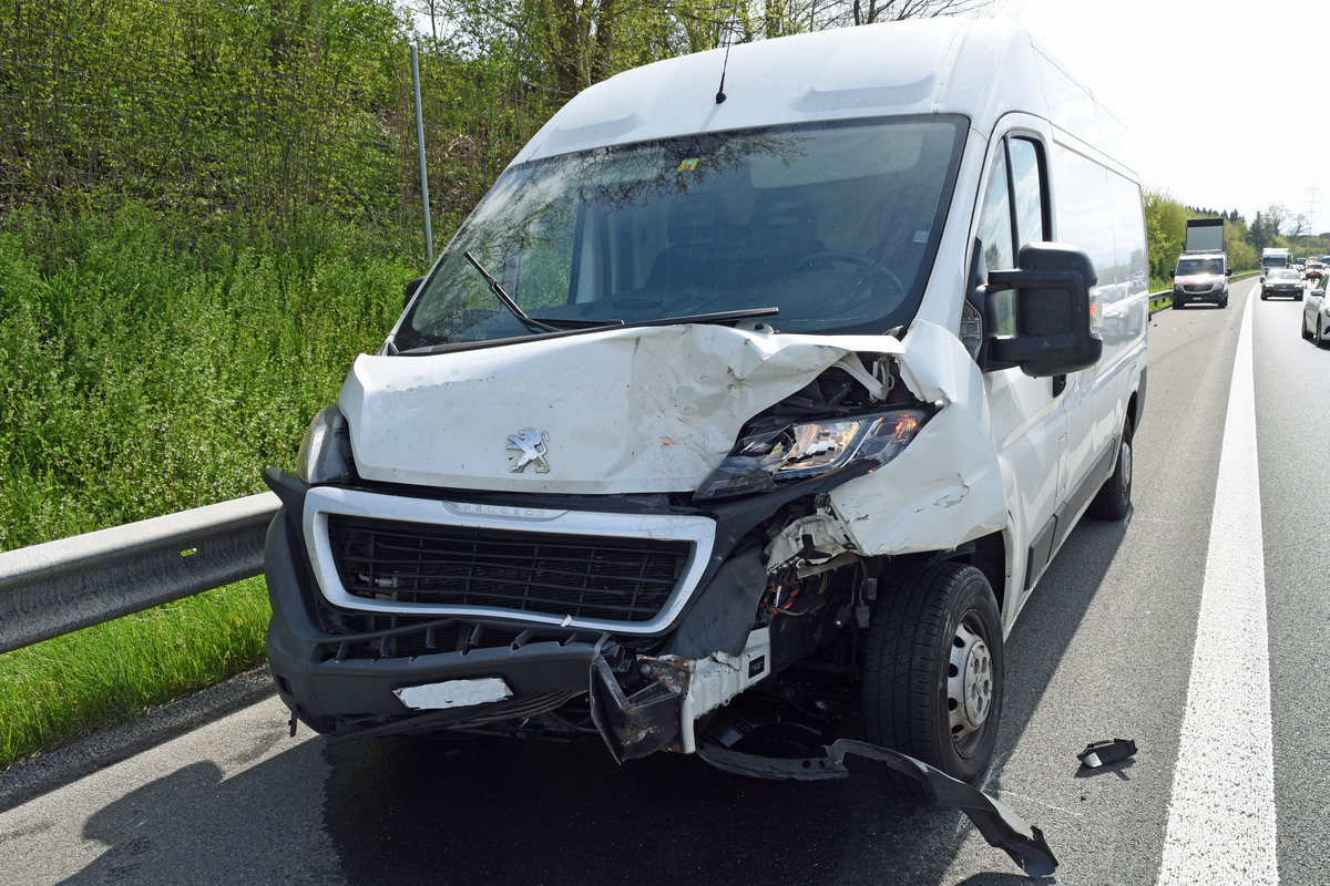 Auffahrkollision mit zwei Verletzten auf der Autobahn A2 LU