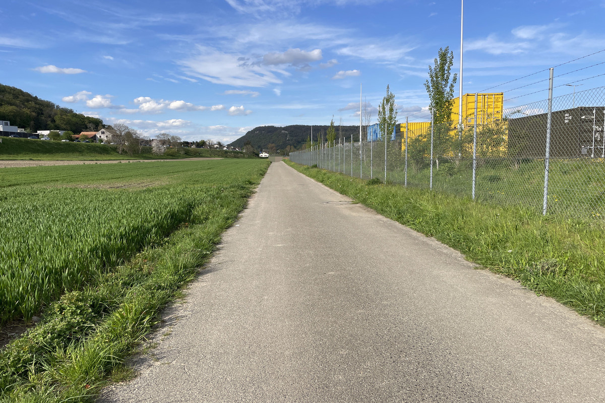 Brugg AG - Mann verliert die Kontrolle über E-Scooter und stürzt