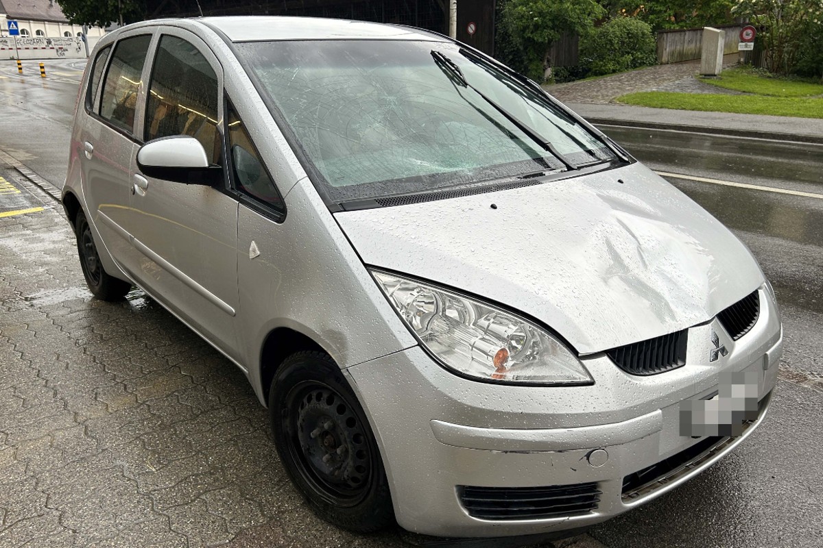 Unfall in Menziken AG - Fussgängerin wird von Auto erfasst