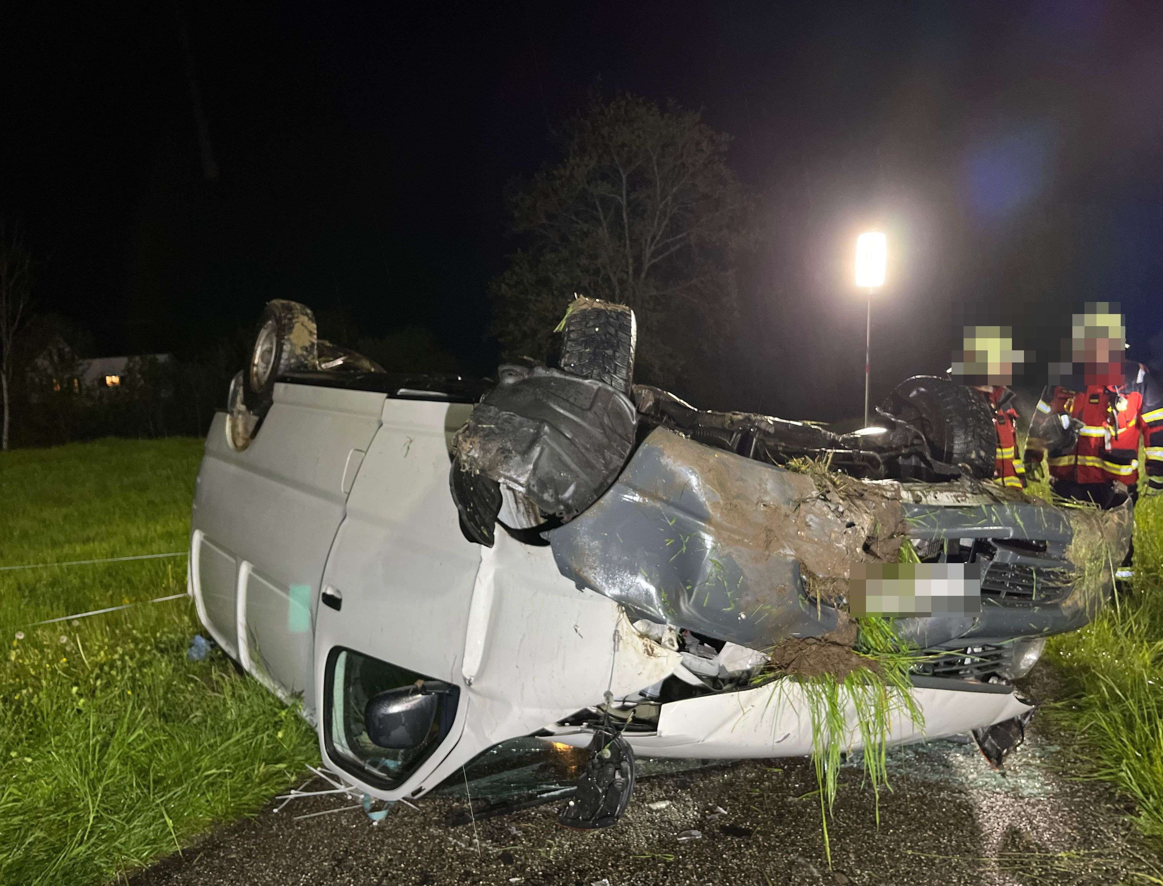 Unfall in Mümliswil SO - Lieferwagen überschlägt sich bei Selbstunfall