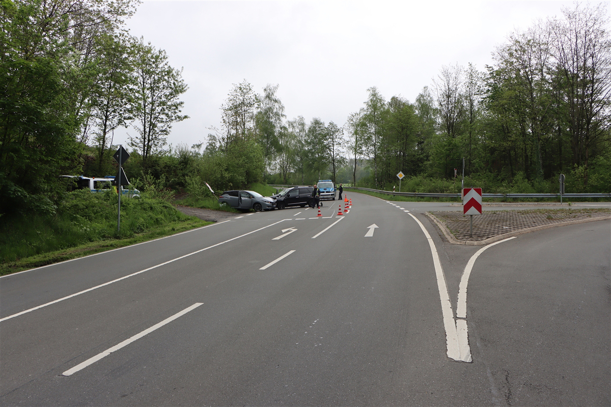Lindlar - Verkehrsunfall mit zwei Schwerverletzten