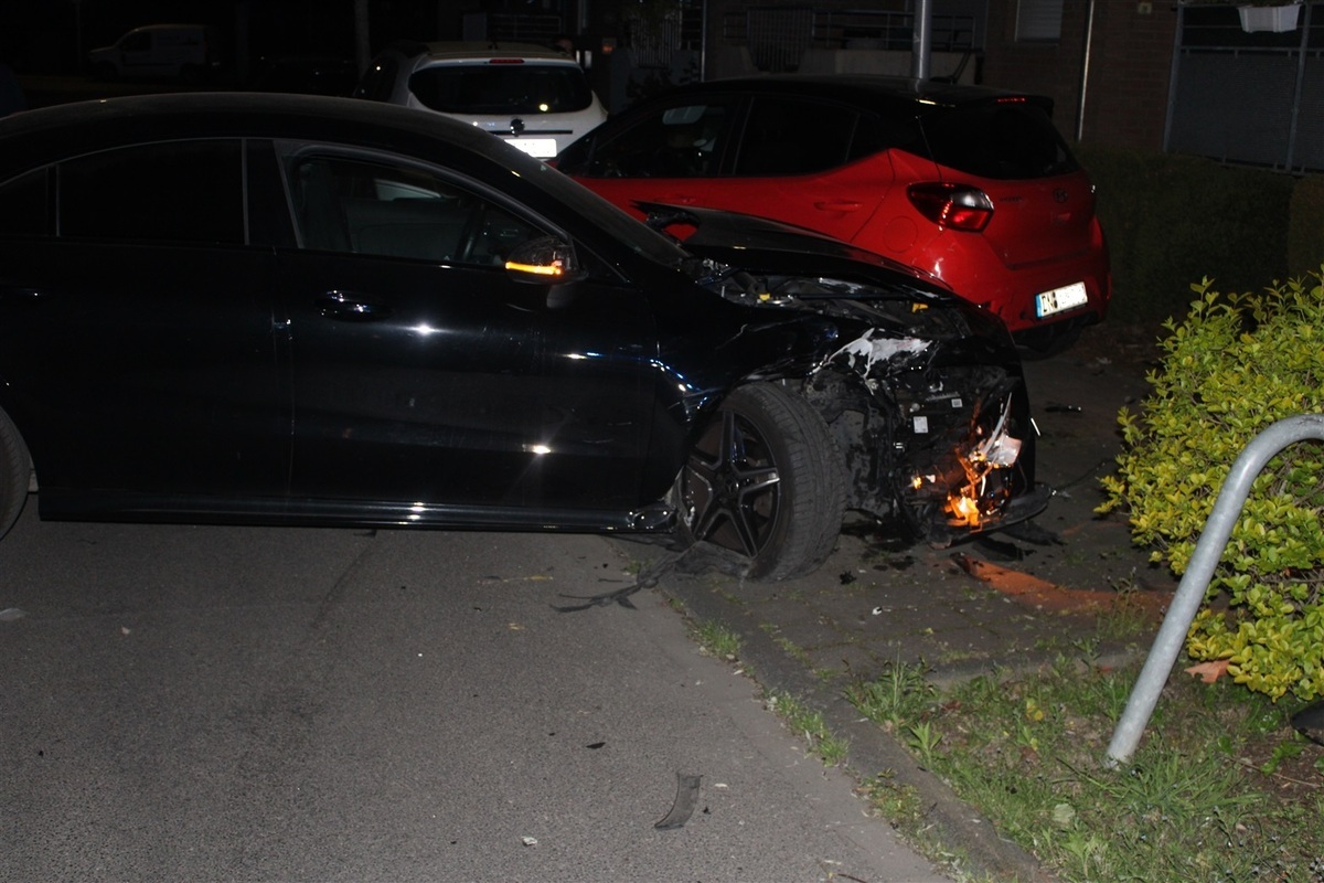 Düren - Unter Drogen- und Alkoholeinfluss Unfall gebaut