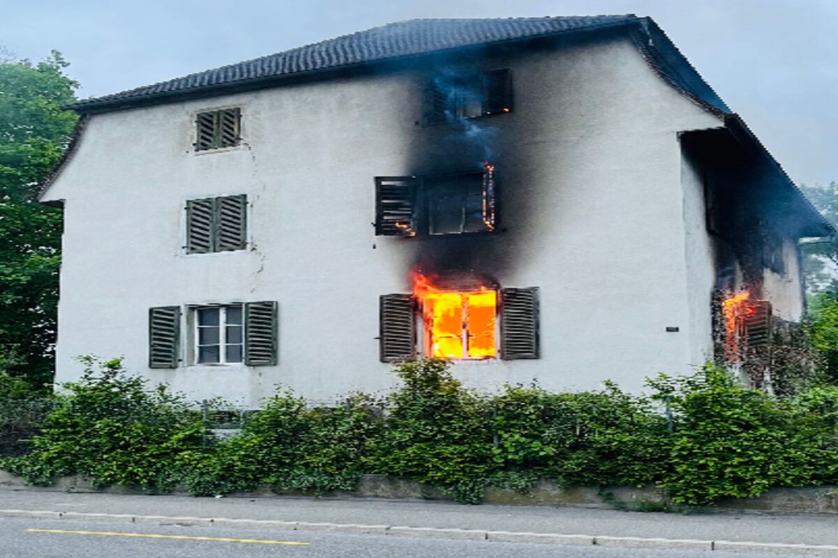 Pratteln BL - Zeugenaufruf nach Brand im Einfamilienhaus