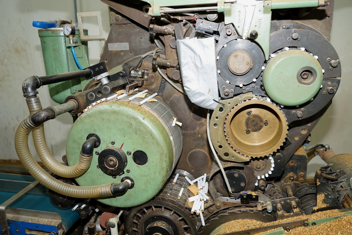 Cottbus - Zollfahndungsamt stoppt illegale Zigarettenproduktion