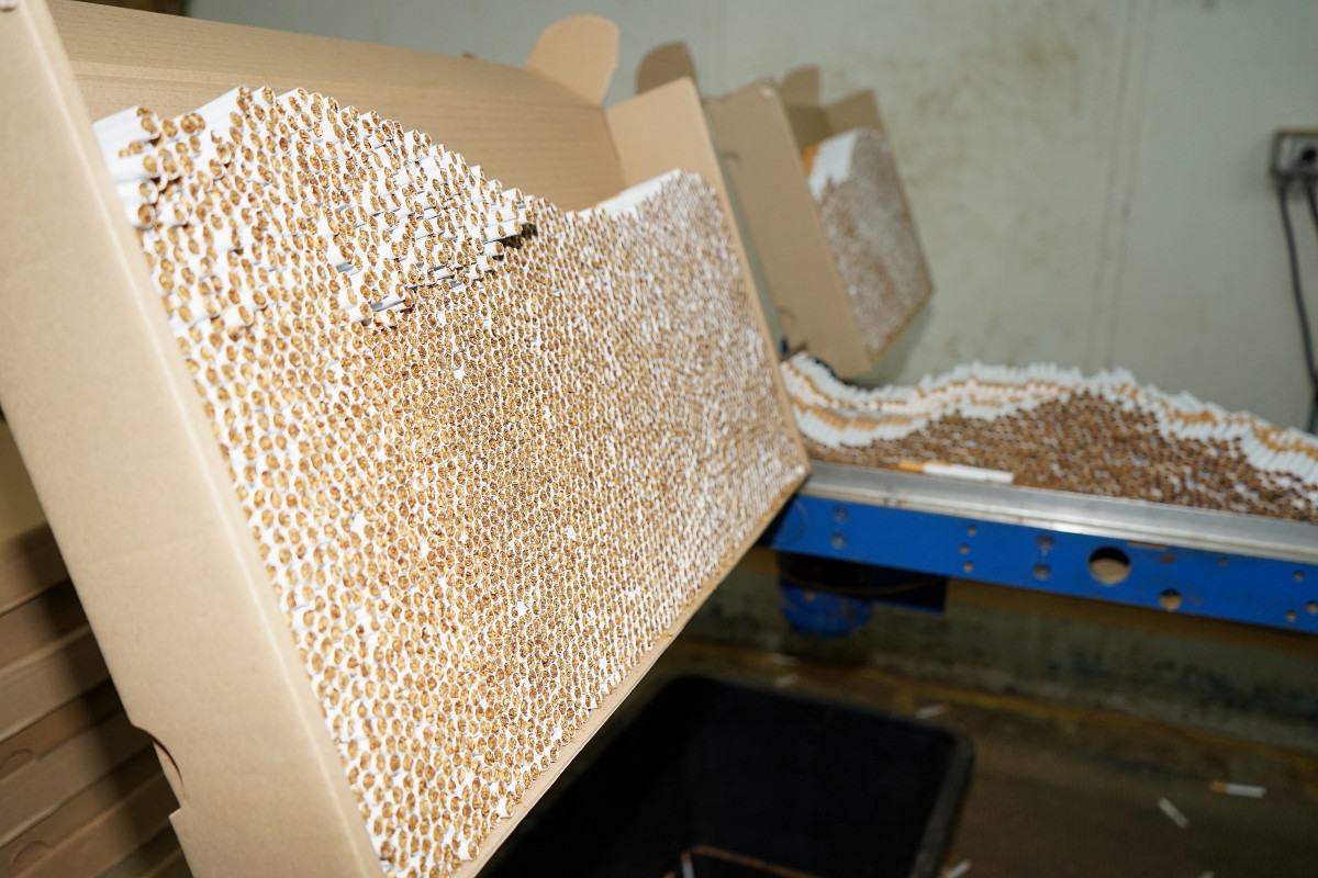 Cottbus - Zollfahndungsamt stoppt illegale Zigarettenproduktion