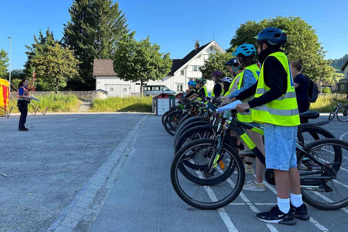 Radfahrerprüfung der Sechstklässler in Teufen AR