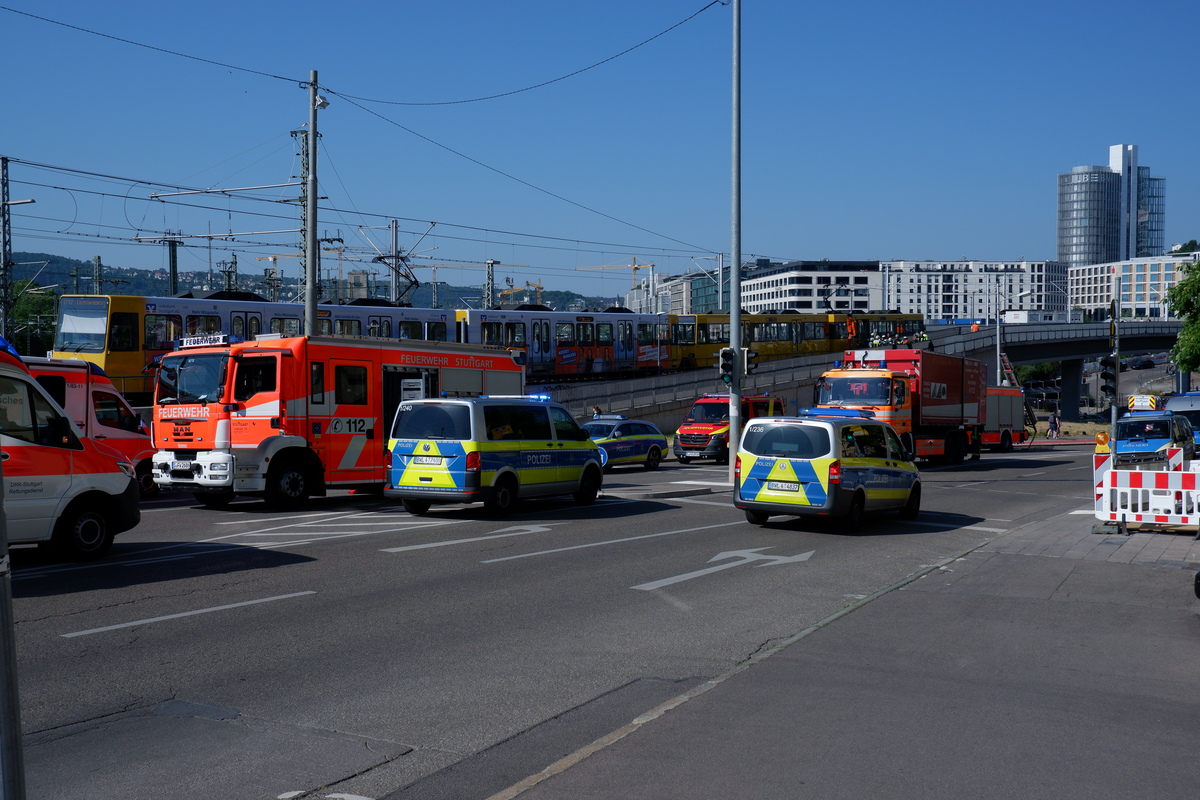 Stuttgart BW – Radfahrerin mit einer Stadtbahn kollidiert
