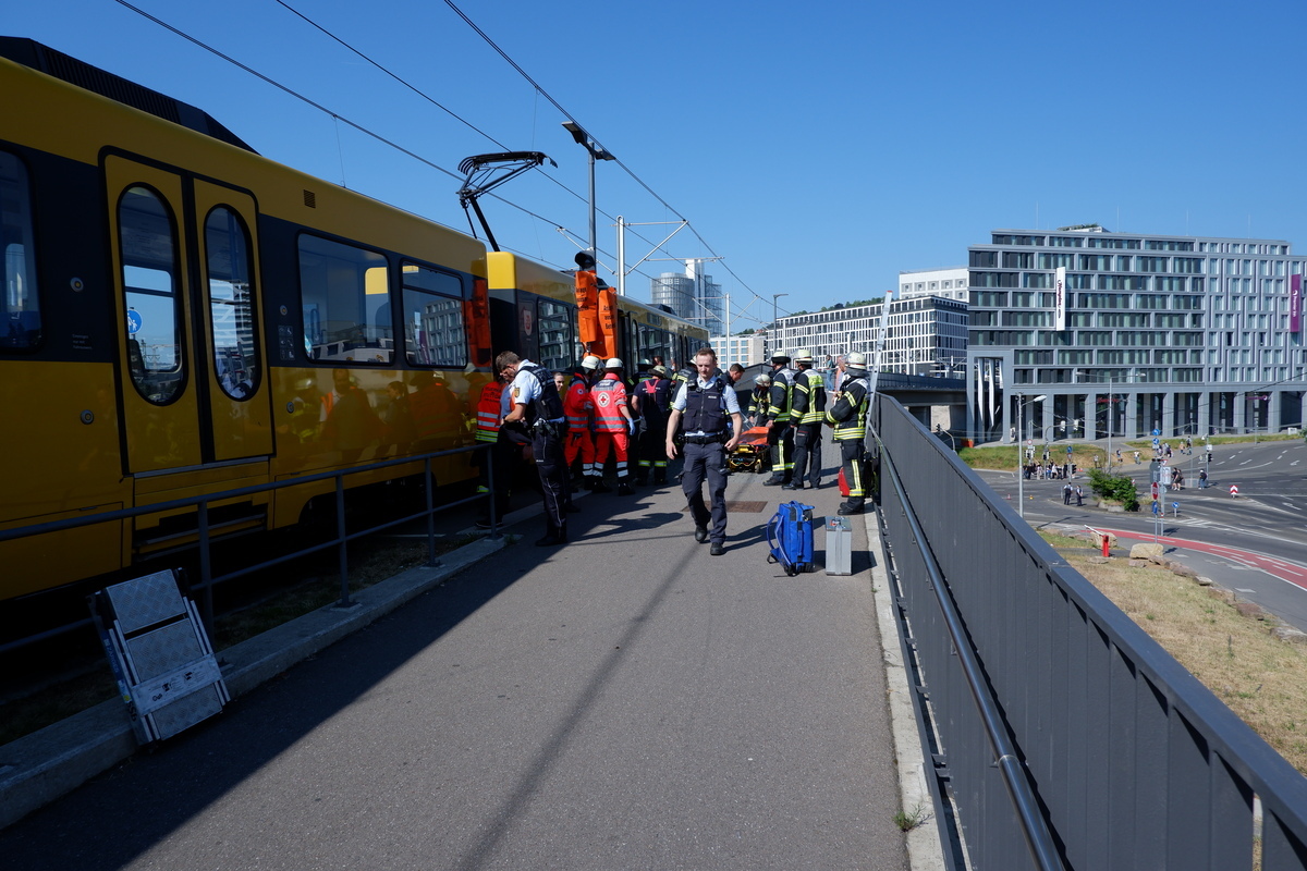 Stuttgart BW – Radfahrerin mit einer Stadtbahn kollidiert