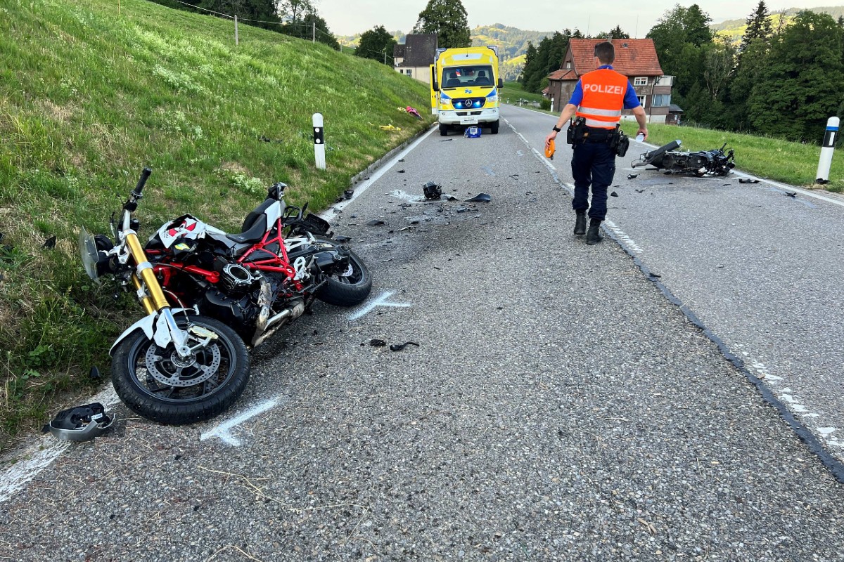 Wattwil SG - Horrorunfall auf der Rickenstrasse - zwei Töfffahrer lebensbedrohlich verletzt