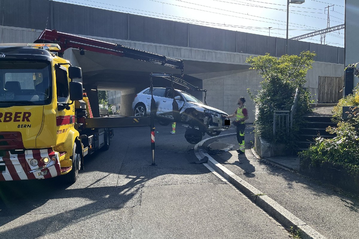 Liestal BL - Kontrolle über Audi verloren und Unfall gebaut