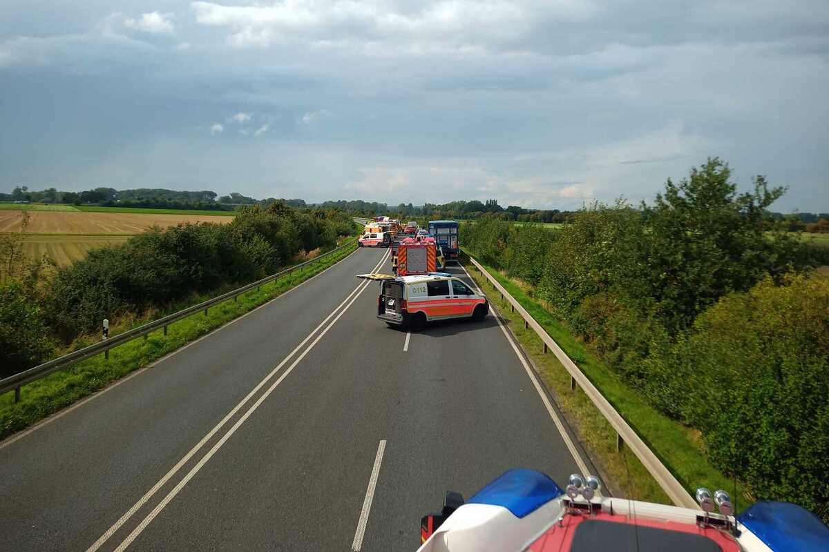 Selfkant NW - Schwerer Verkehrsunfall erfordert mehrere Einsatzkräfte
