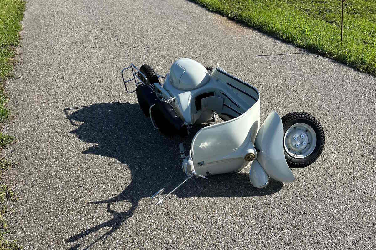 Kirchberg SG - Vespa-Fahrer wird nach Unfall ins Spital geflogen