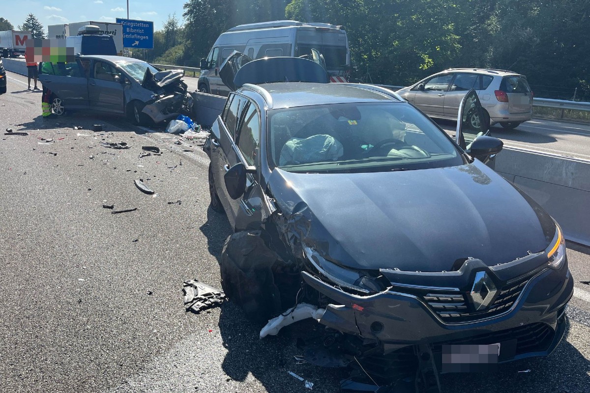 Kriegstetten SO- Auffahrunfall auf der A1 mit drei beteiligten Autos – zwei Verletzte