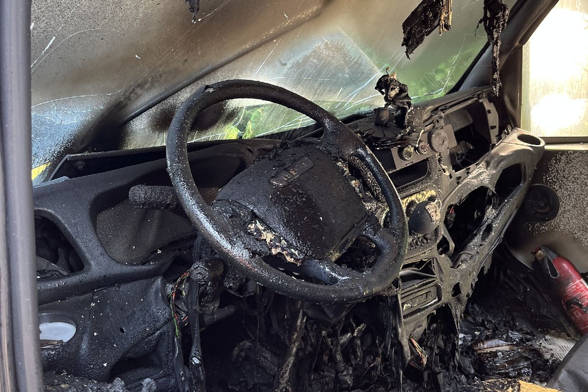 Münchenstein BL - Fahrzeugbrand in der Bruderholzstrasse