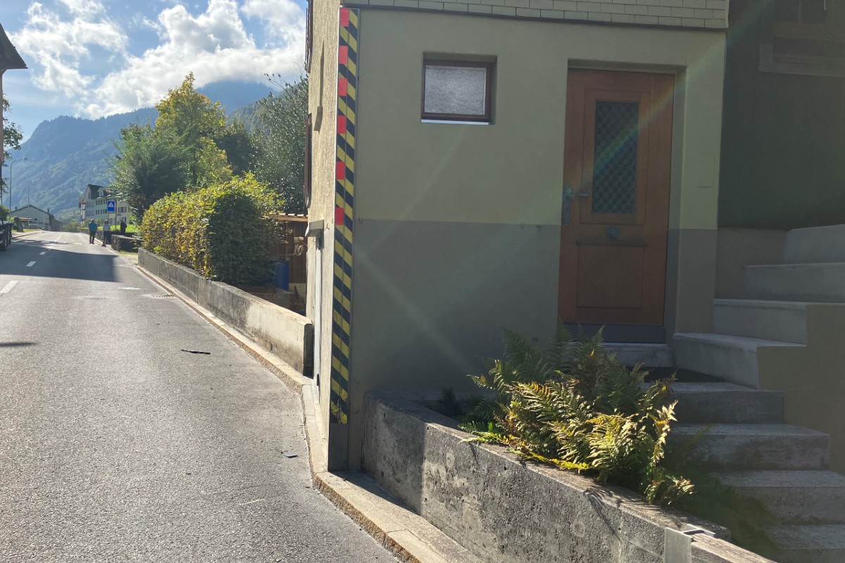 Nidfurn GL - Heftige Kollision mit zwei verletzten Personen