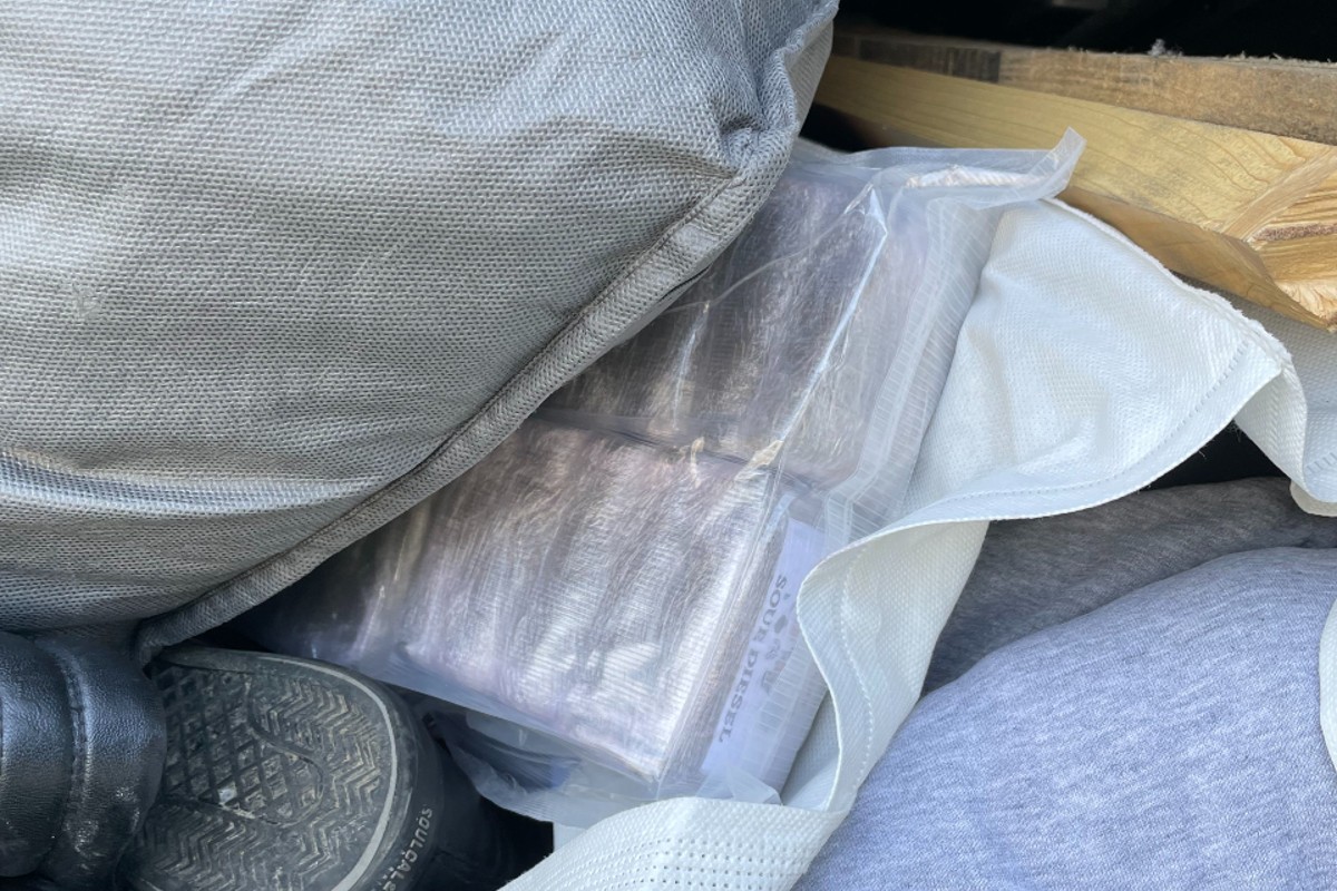 Kontrolle Basel/St. Louis-Autobahn - LKW-Aussenfach enthielt 35 Kilogramm Haschisch