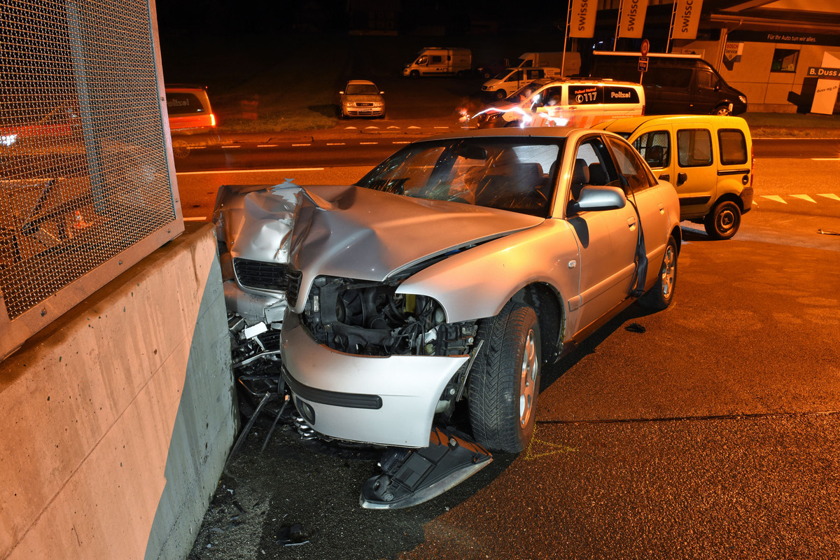 Wolhusen LU - Unfälle mit entwendeten Autos - Unfallverursacher auf der Flucht 