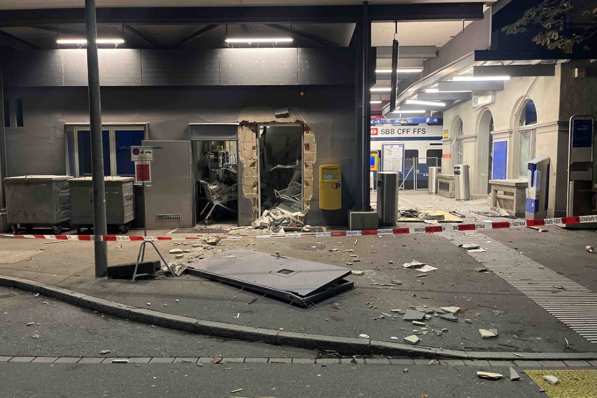 Ziegelbrücke GL / SG - Geldautomat am Bahnhof aufgesprengt – Täterschaft auf der Flucht