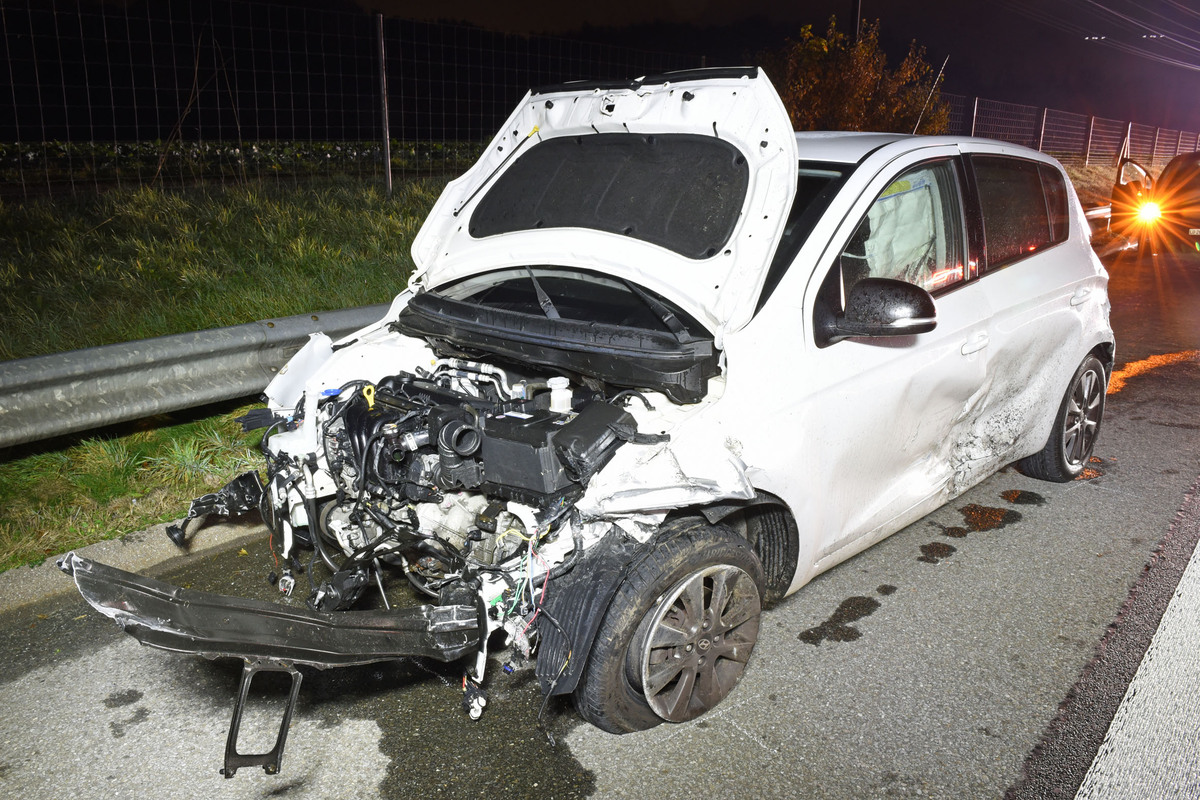 Reiden LU - Sperrung der A2 nach Unfall mit mehreren Autos