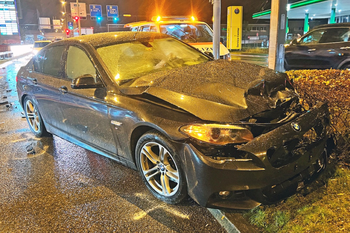 St. Gallen - Unfall mit hohem Sachschaden auf der Zürcher Strasse