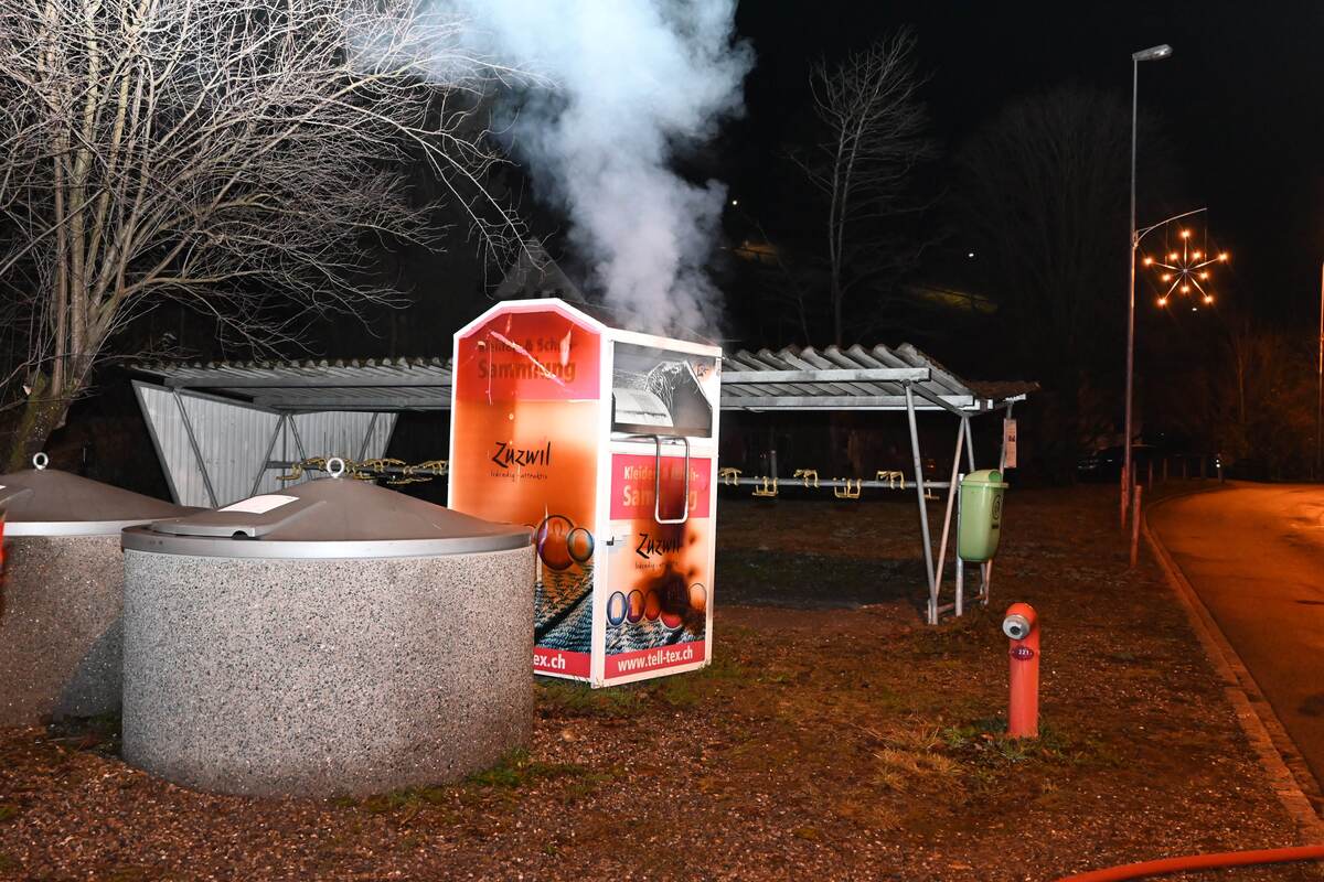 Zuzwil SG - Brand eines Kleidercontainers