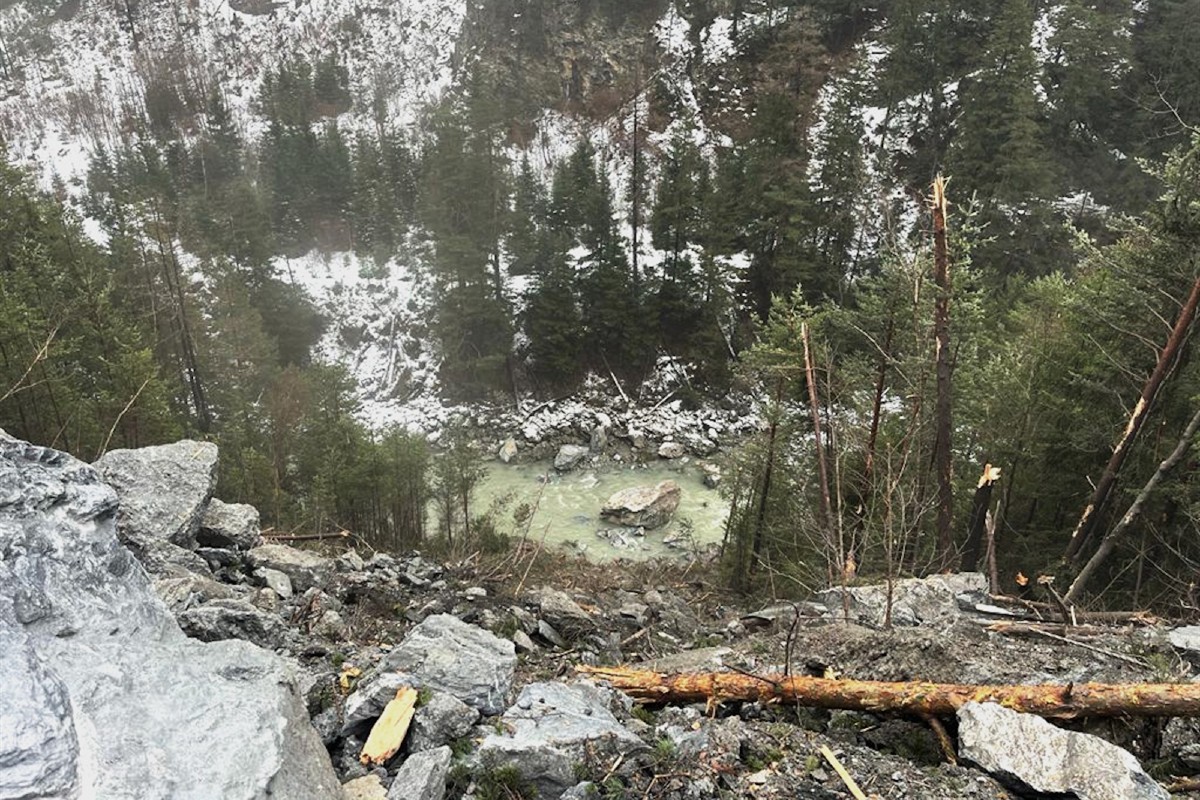 Sperrung der Engadinerstrasse - Felssturz zwischen Martina und Landesgrenze