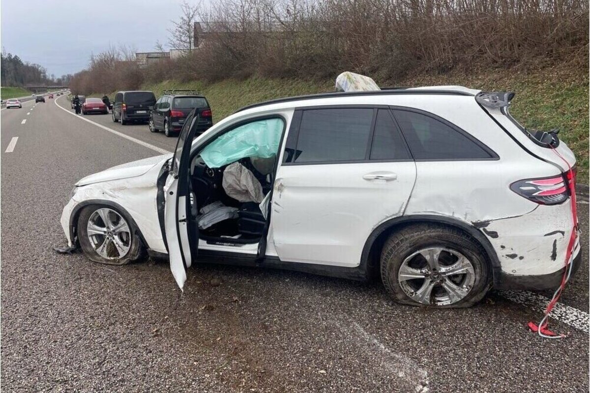 A1/Suhr AG - Bei Unfall überschlagen - Zwei Verletzte