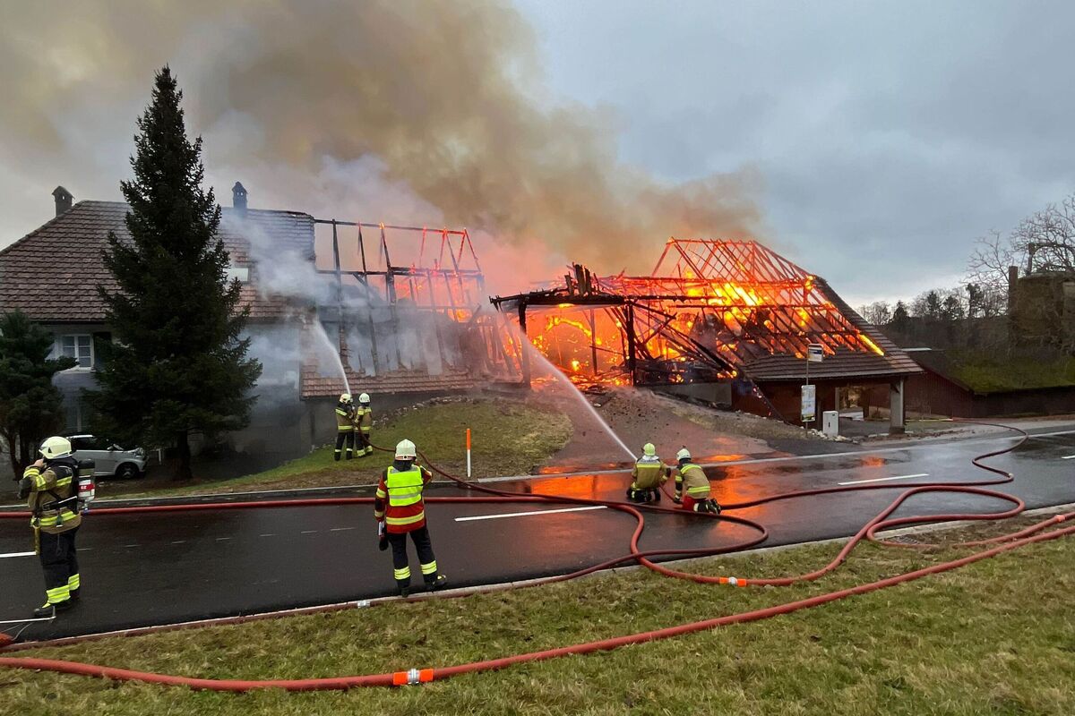 Günsberg SO - Feuer zerstört Oekonomiegebäude