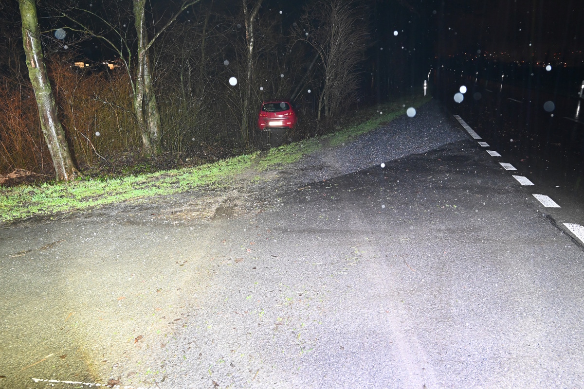 Altstätten SG - Fahrunfähig von der Fahrbahn abgekommen
