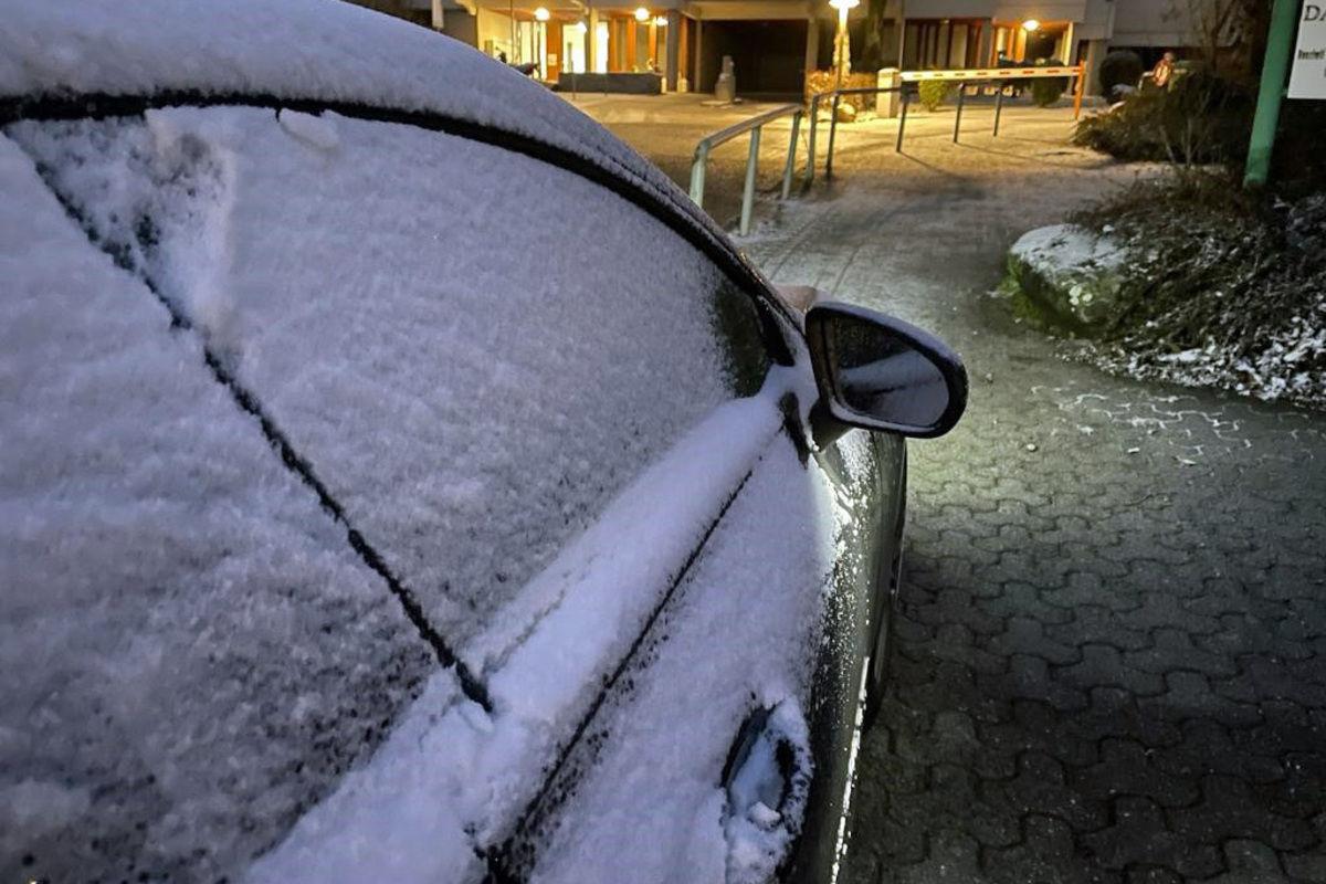 Stadt Luzern / Emmen LU - Mit vereisten Scheiben und Scheinwerfern unterwegs