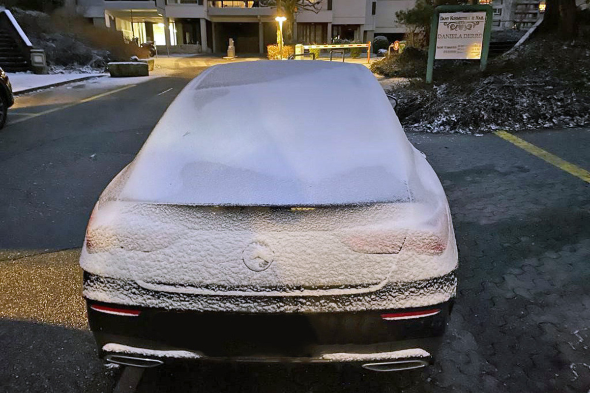 Stadt Luzern / Emmen LU - Mit vereisten Scheiben und Scheinwerfern unterwegs