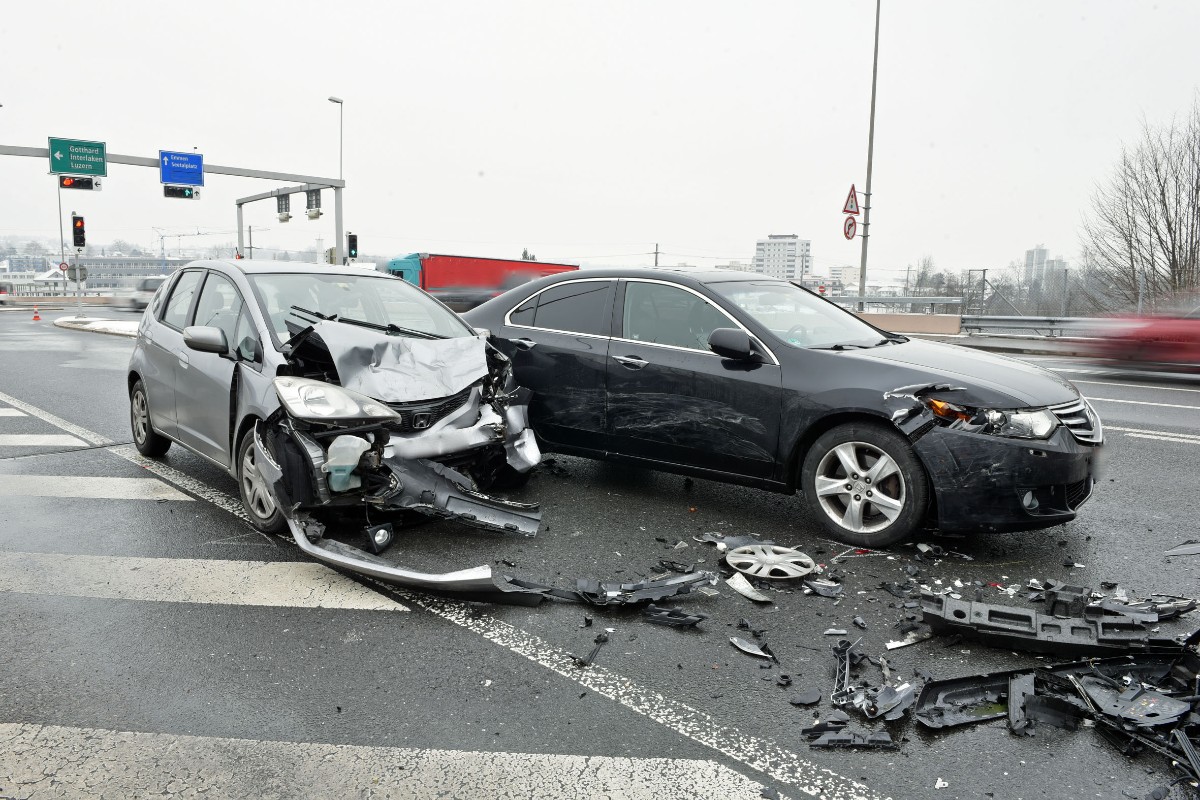 Luzern - Drei Verletzte nach Frontalkollision
