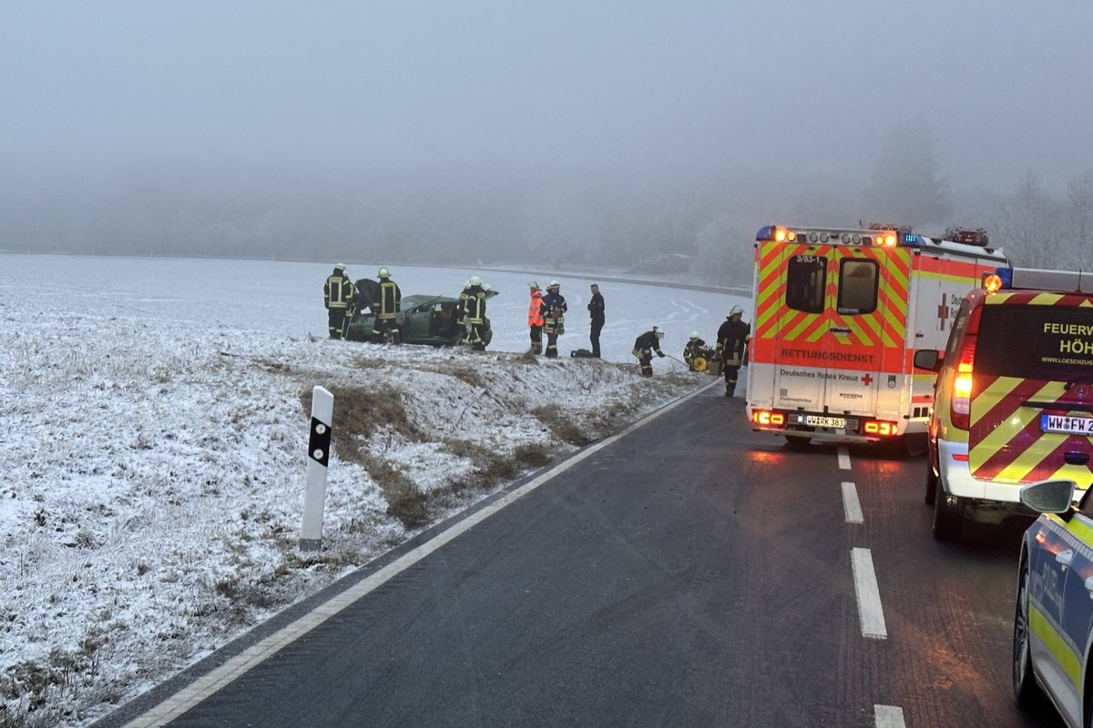 Höhn RP - Von spiegelglatter Fahrbahn abgekommen