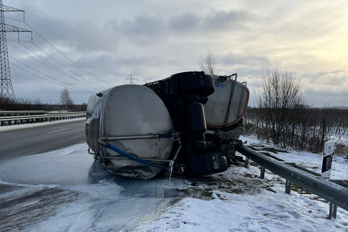 Landkreis Stade - Mehrere Unfälle nach Schneefällen