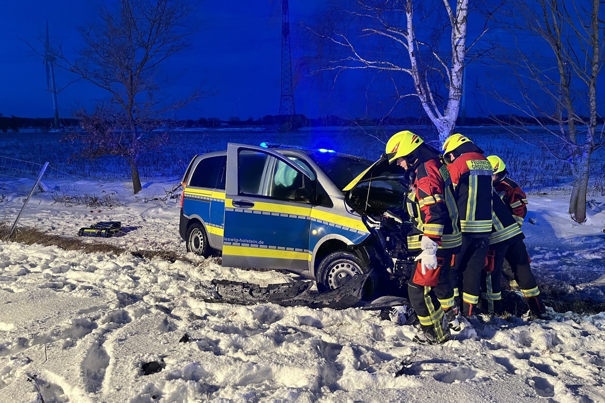 Großenaspe SH - Streifenwagen verunfallt - A7 Richtung Süden komplett gesperrt