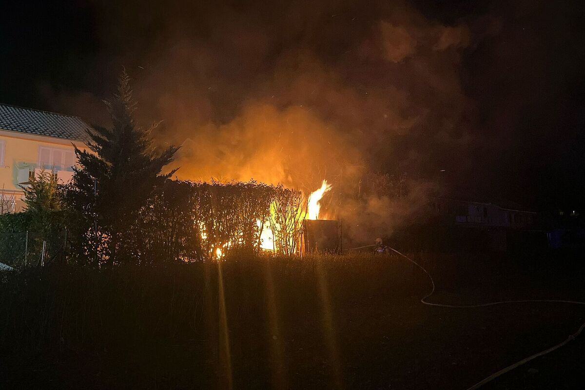 Lausen BL - Gartenhaus bei Brand komplett zerstört