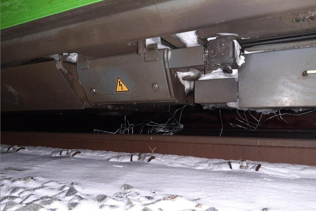 Niederzimmern TH - Einkaufswagen auf Gleise abgestellt 