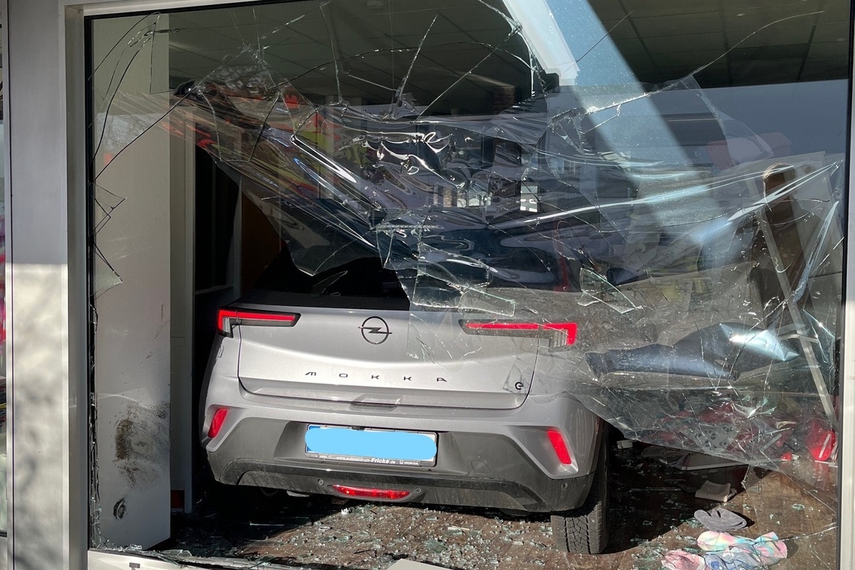 Hövelhof NW - Gas- mit Bremspedal verwechselt