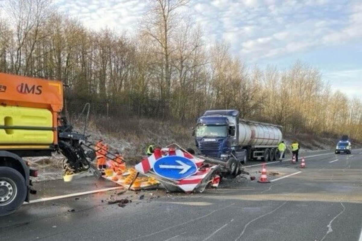 BAB 24 - Hoher Sachschaden nach Unfall 