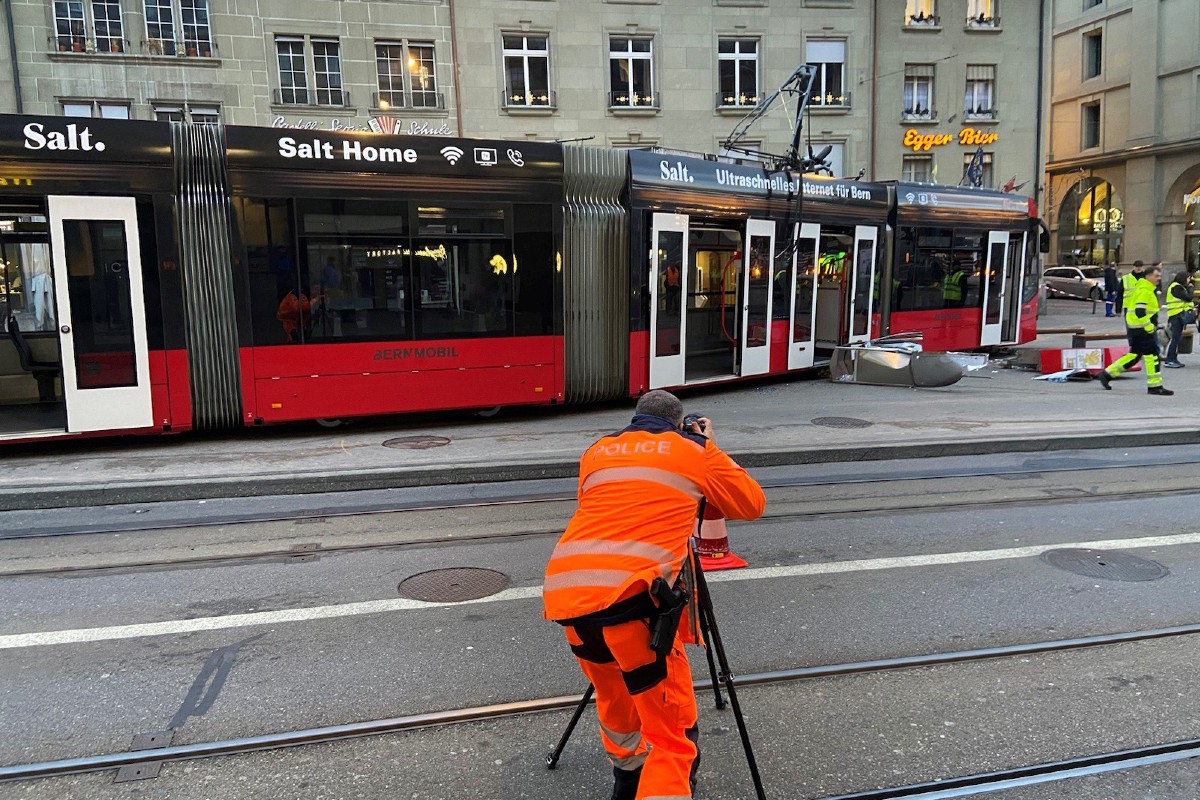Unfall in Bern - Tram beim Kornhausplatz entgleist - erhebliche Verkehrsprobleme waren die Folge