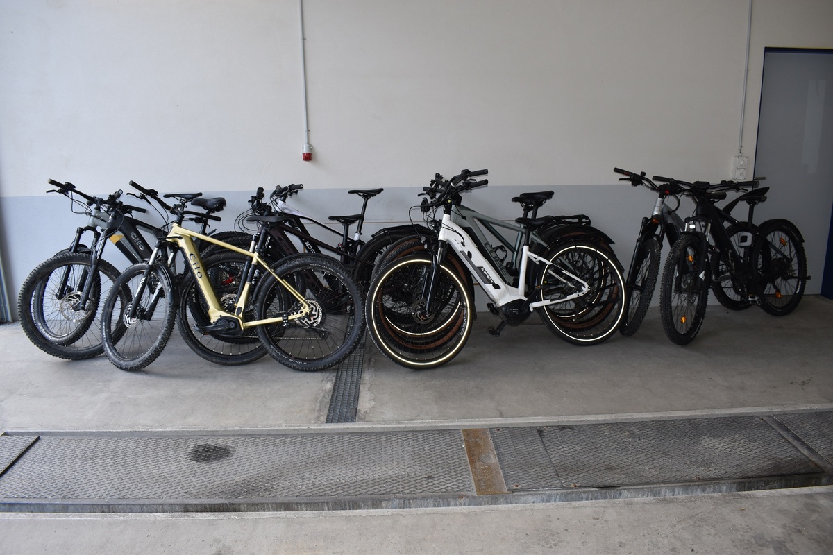 Schaanwald FL - Zehn mutmasslich gestohlene E-Bikes vom BAZG entdeckt