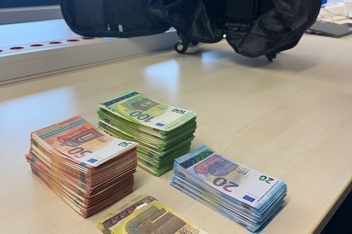 Köln NW - Rund 100.000 Euro Falschgeld im Koffer