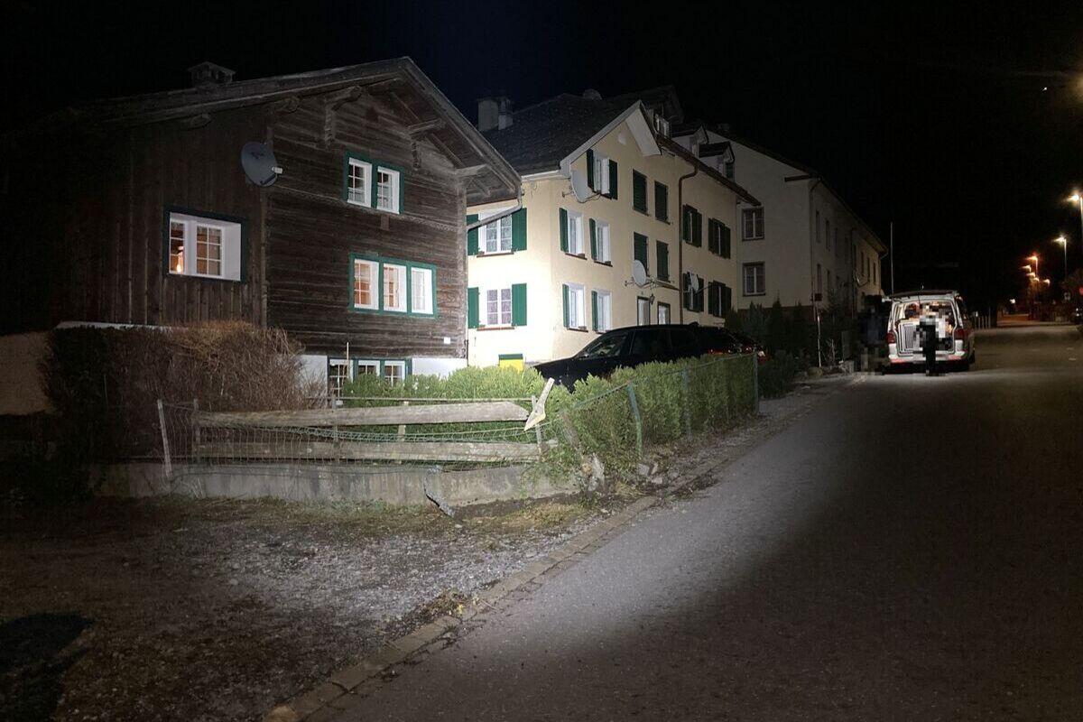 Engi GL - Fahrunfähig gegen eine Gartenmauer und einen Gartenzaun gefahren